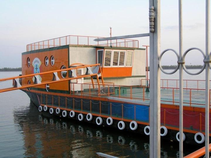 Hotel Kormoran Samorin Exterior photo