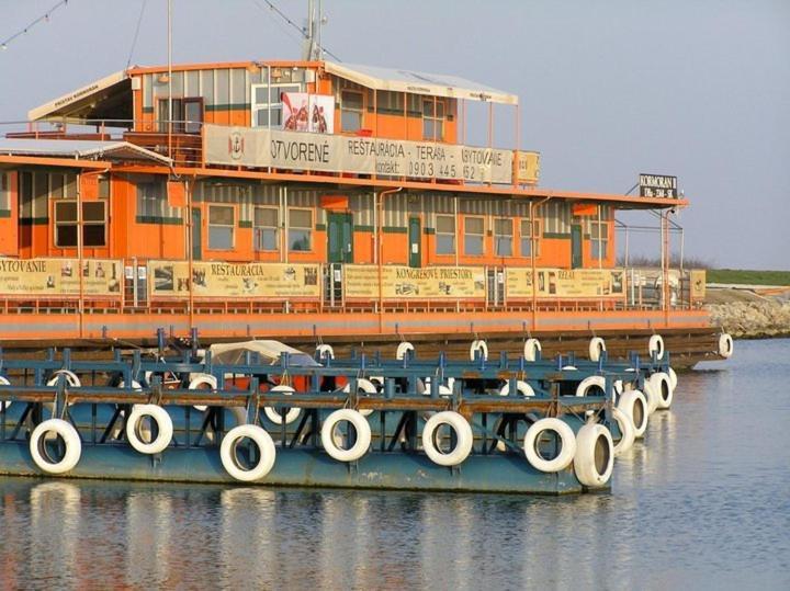 Hotel Kormoran Samorin Exterior photo